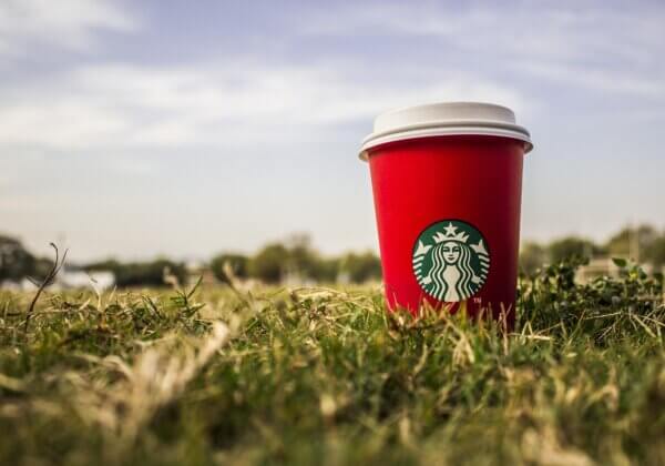 Starbucks abandonne le supplément pour les boissons végétales en France